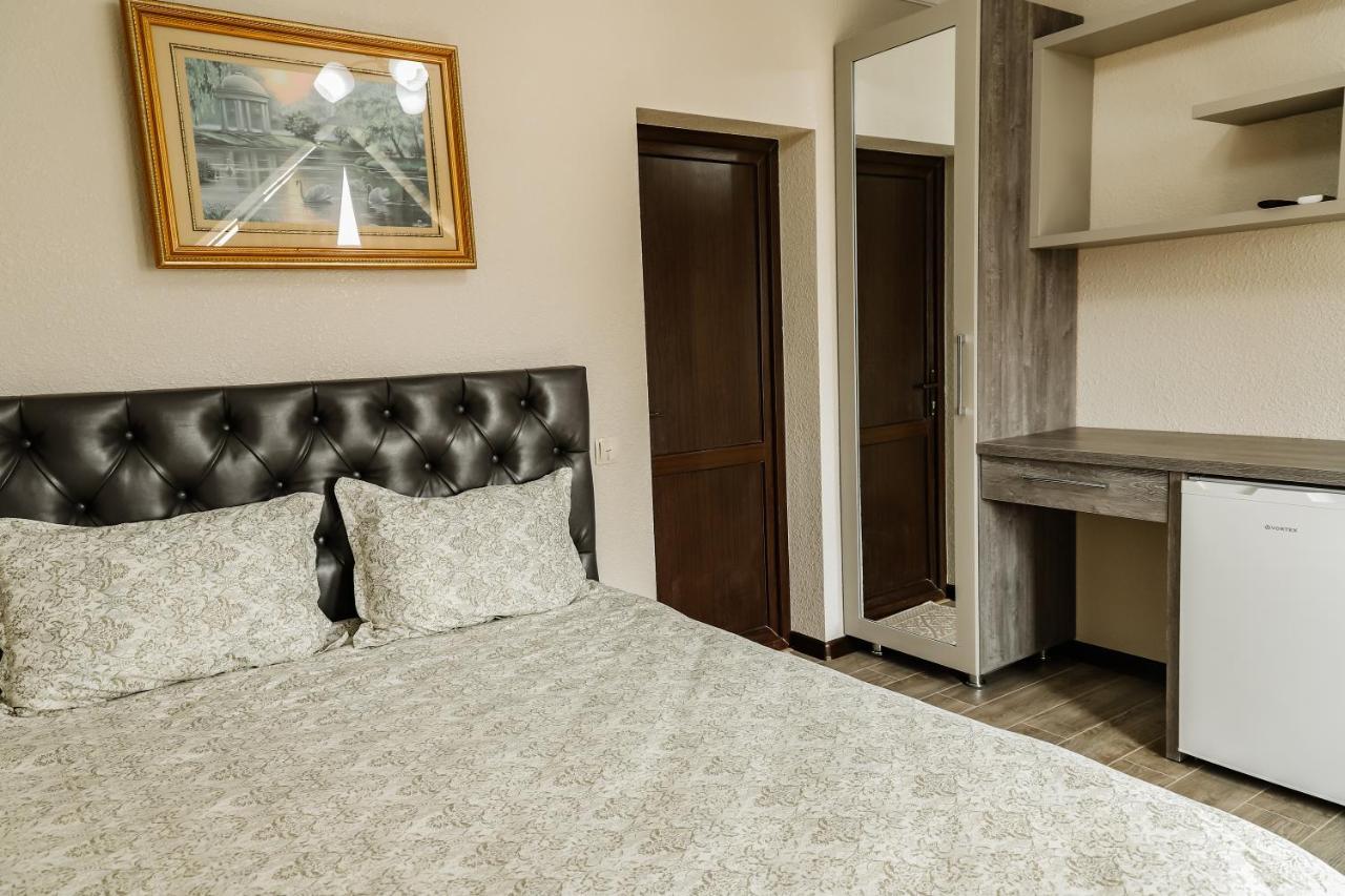Hotel Konus Фалешты Экстерьер фото